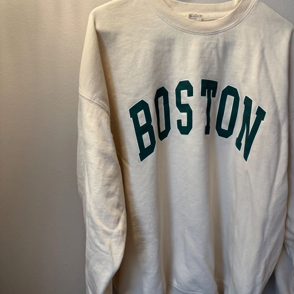 Brandy Melville Crewneck - Picture 4 of 5